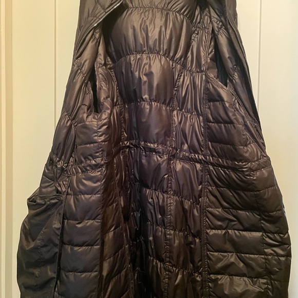 Women’s above the knee puffer coat (Athleta), lightweight but warm. - Picture 3 of 3